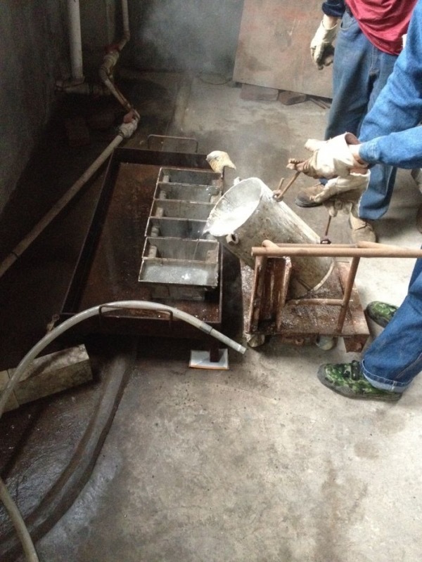 Cast ingot metal indium